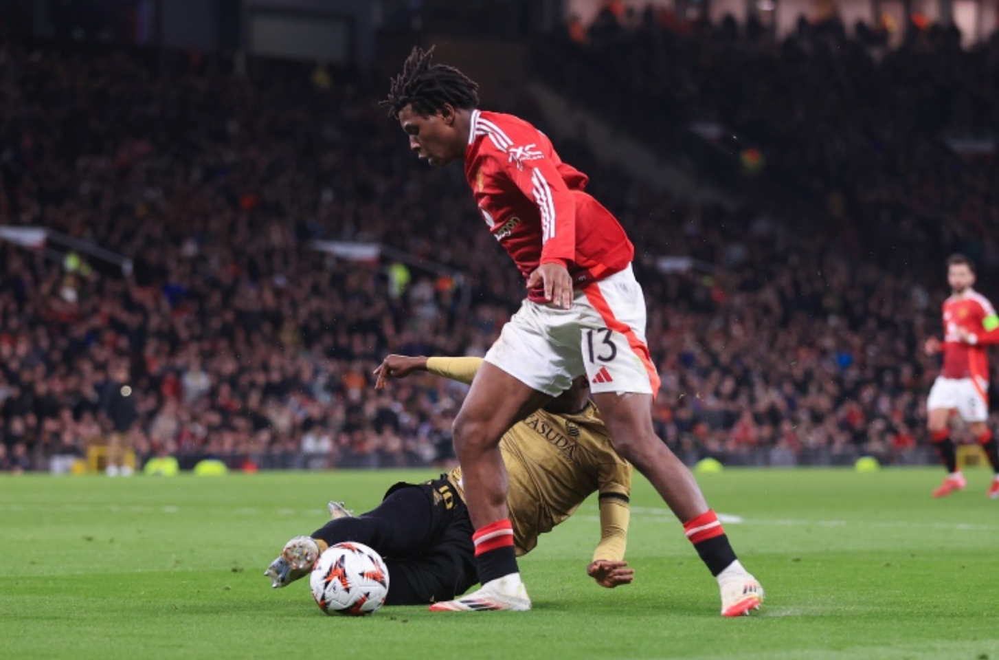 关于阿森纳击败埃弗顿，谁与争锋争夺前四的信息